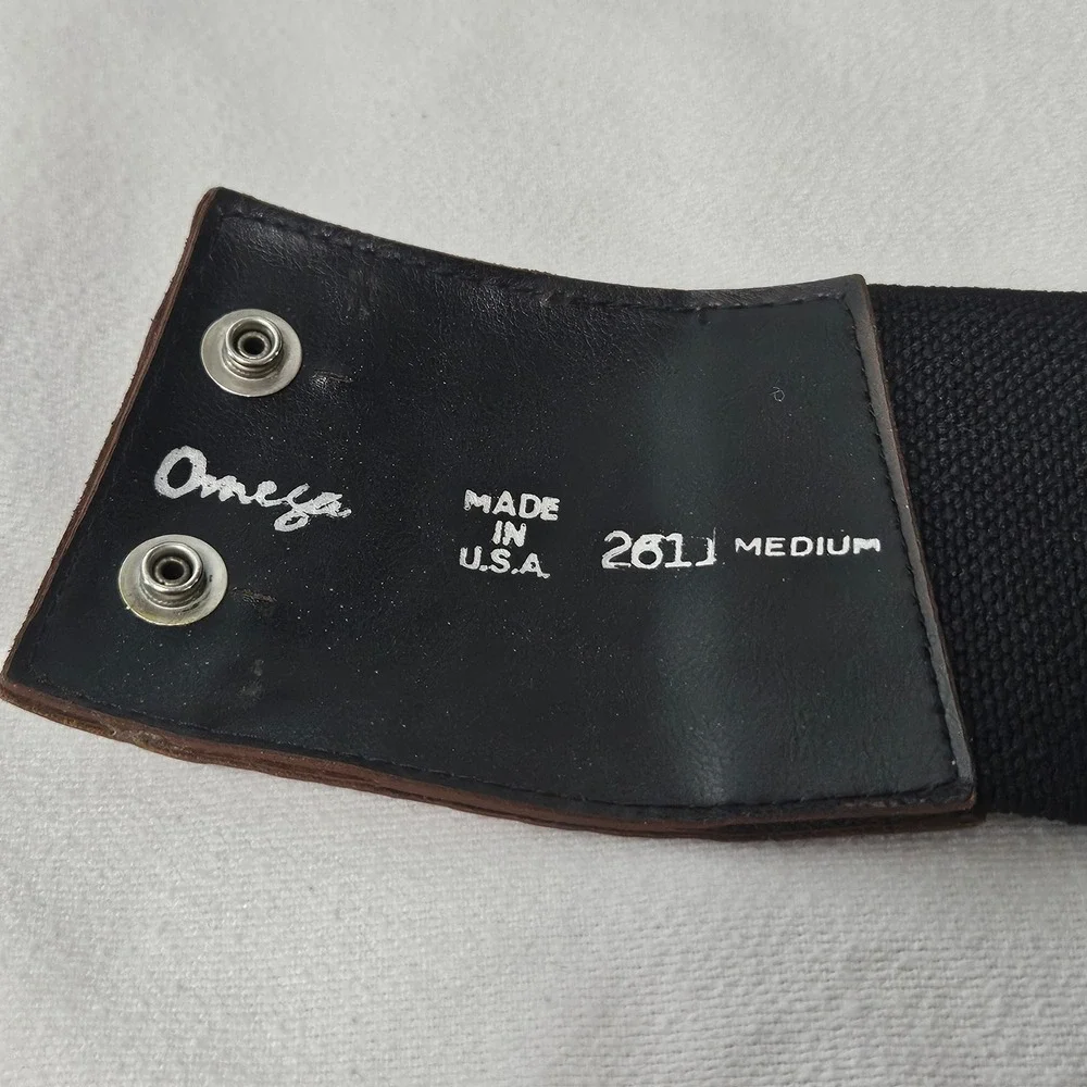 Omega Vintage Womens Brown Faux Croc Elastic Cinch Waist Belt Made in USA Medium